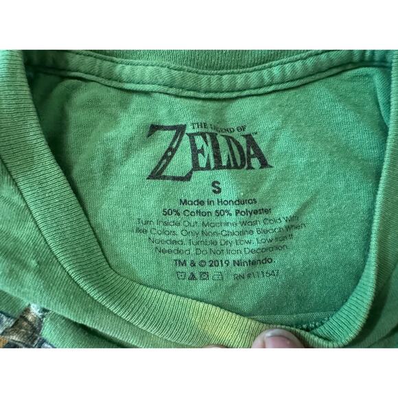 Vintage Nintendo LEGEND OF ZELDA Adult S Green Short Sleeve Tshirt Distressed - Picture 3 of 3